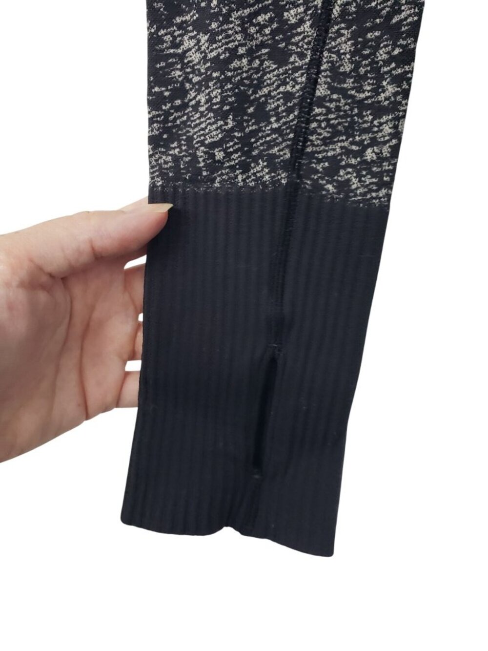 Lululemon Rest Less Pullover Long Sleeve Top Shirt Thumb Holes Base Layer Black - Picture 4 of 9